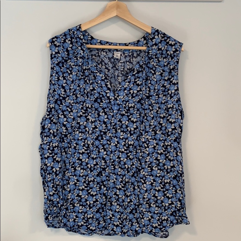 Old Navy blue flowered popover top